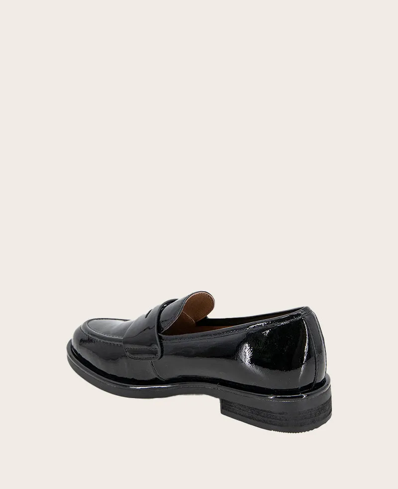 GENTLE SOULS - Cybil Patent Loafer